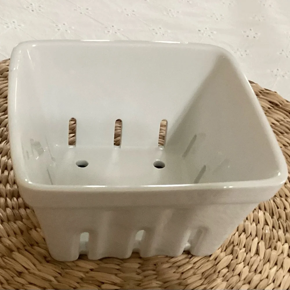 Crate&Barrel White Glazed Ceramic Berry Fruit Colander.
